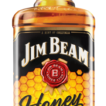 Jim Beam Honey combineert zijn rijke bourbon smaak vol karamel, vanille en eikenhout met het zijdezachte karakter van natuurlijke honing. De afdronk is warm, lang en zoet. 

Drink Jim Beam Honey puur, met ijs of mix het in een whiskey-cocktail zoals de Jim Beam Honey & Ginger Ale.

Jim Beam Honey & Ginger Ale
Vul een longdrinkglas met ijs. Voeg 40ml (2 delen) Jim Beam Honey toe en top met Premium Ginger Ale. Roer kort en garneer met een schijfje citroen. Enjoy!

Soort
Flavoured Whisky
Inhoud - % Vol
70CL - 32,50%
Smaak
Honing en Vanille
Land
Verenigde Staten

