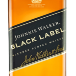 De kenmerkende blend van meer dan 30 malt- en graanwhisky's uit heel Schotland maakt Johnnie Walker Black Label tot een van de best verkopende Scotch-whisky's ter wereld. Deze whisky is geliefd bij het koningshuis en heeft John Walker & Sons geholpen bij het verkrijgen van een Hofleverancierslabel, dat het vandaag de dag nog heeft. Johnnie Walker Black Label wordt gezien als 'de Everest van de luxe whisky's' en heeft wereldwijd veel prijzen gewonnen. De blend van whisky's die langer dan 12 jaar gerijpt zijn zit vol donkere vruchten, zoete vanille en een kenmerkende rokerigheid en danst over je tong. De volle, complexe kunst van de blender om een ronde, smaakvolle whisky te produceren is duidelijk te proeven. Met ijs of in de mix met ginger ale in een longdrinkglas serveren. Johnnie Walker Black Label is een uitmuntende whisky waarvan je thuis kunt genieten met vrienden of familie en die altijd goed ontvangen wordt als geschenk voor die speciale gelegenheid.

Soort
Blend
Inhoud - % Vol
70CL - 40,00%
Smaak
Ziltig, Rozijnen en Mandarijn
Land
Schotland

<strong>€32,99</strong>
