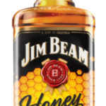Jim Beam Honey combineert zijn rijke bourbon smaak vol karamel, vanille en eikenhout met het zijdezachte karakter van natuurlijke honing. De afdronk is warm, lang en zoet. 

Drink Jim Beam Honey puur, met ijs of mix het in een whiskey-cocktail zoals de Jim Beam Honey & Ginger Ale.

Jim Beam Honey & Ginger Ale
Vul een longdrinkglas met ijs. Voeg 40ml (2 delen) Jim Beam Honey toe en top met Premium Ginger Ale. Roer kort en garneer met een schijfje citroen. Enjoy!

Soort
Flavoured Whisky
Inhoud - % Vol
70CL - 32,50%
Smaak
Honing en Vanille
Land
Verenigde Staten

