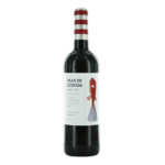 Over deze wijn
De Mar de Lisboa Tinto is licht houtgelagerd. De wijn heeft een prachtige dieprode kleur met violet tonen. In de neus domineert het zwarte fruit. Door de componenten uit de verschillende druivenrassen is dit een wijn waar veel in te ontdekken is.

Over het wijnhuis Quinta de Chocapalha
Quinta de Chocapalha mag met recht een familiebedrijf genoemd worden. In de jaren '80 kochten Alice, een Zwitserse, en haar man Paulo Tavares da Silva het bedrijf, en investeerden fors in wijngaarden en winery. Zij leiden het bedrijf nog steeds en ook hun dochters zijn actief binnen Quinta de Chocapalha. Andrea Tavares is exportmanager en haar zus Sandra Tavares is één van Portugals meest talentvolle wijnmaaksters. Ook een aantal andere Portugese wijnhuizen voorziet zij van haar expertise.

De 45ha wijngaarden zijn gesitueerd vlak boven Lissabon en vallen onder de DO Vinho Regional Lisboa. Reeds in de 16e eeuw werd er lovend over de uitstekende wijngaarden bericht. De wijngaarden zijn beplant met internationale rassen zoals Cabernet Sauvignon, Syrah, Chardonnay en Sauvignon Blanc maar ook typisch Portugese rassen zoals de Arinto, Verdelho, Tinta Roriz, Touriga Nacional, Touriga Franca en Castelão. Onlangs werd er een compleet nieuwe kelder in gebruik genomen waardoor Quinta de Chocapalha klaar is voor de toekomst.

Land van herkomst: Portugal
Druiven: Tinta Roriz, Touriga Nacional, Touriga Franca, Syrah
Appellation: Vinho Regional Lisboa
Alcohol: 13.5
Gerechten: Genietwijn,(kruidige) vleesgerechten, stoofschotels.
Wijnhuis: Quinta de Chocapalha
Serveertemperatuur: 18 - 19 °C
Smaak: Droog
Subgroep: Rode wijn

<strong>€7,60</strong>

